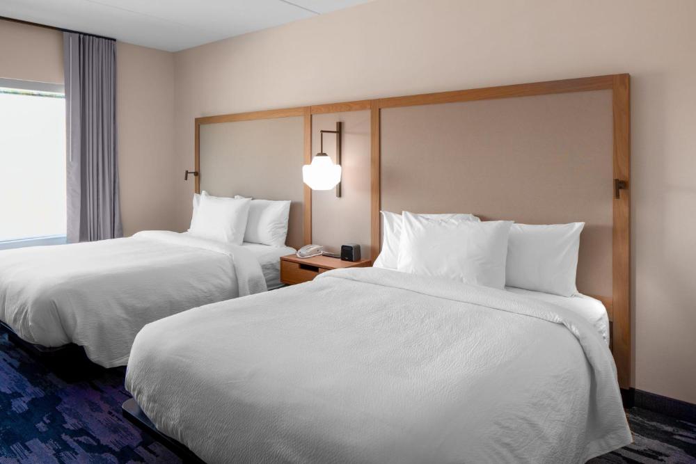Queen Room with Two Queen Beds - Hearing Accessible interior